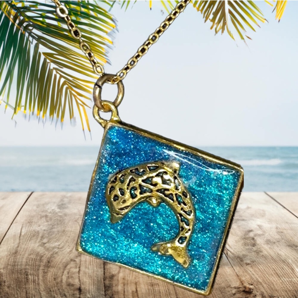 Handmade Goldtone Fish in Acrylic Necklace - Picture 1 of 2